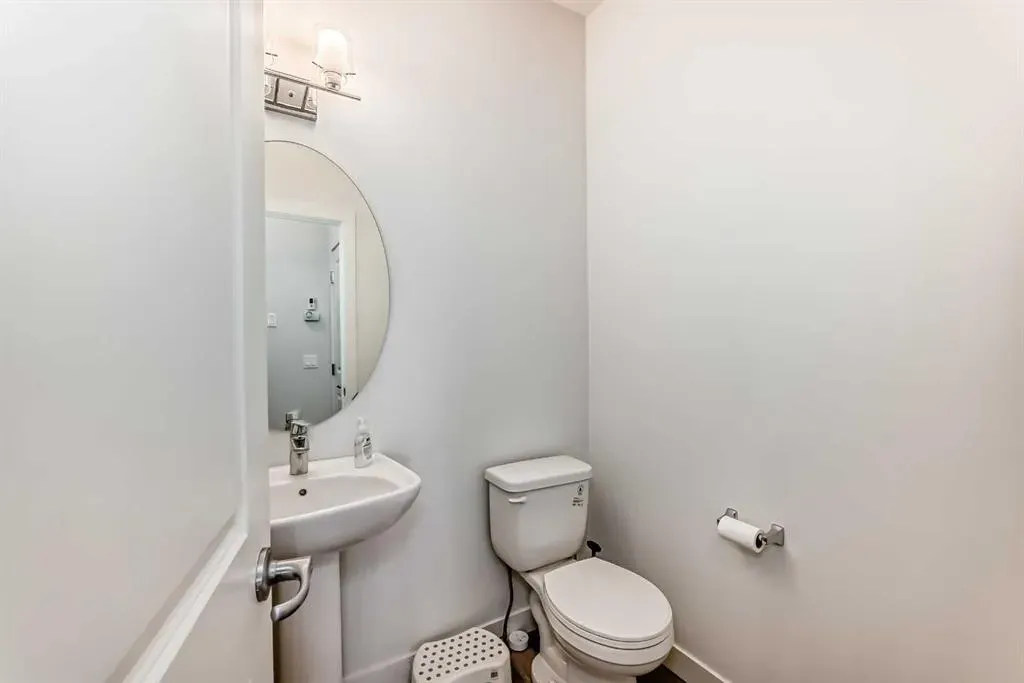 11 Evanscrest Mews NW, #306