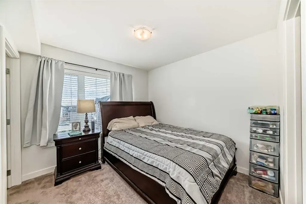 11 Evanscrest Mews NW, #306