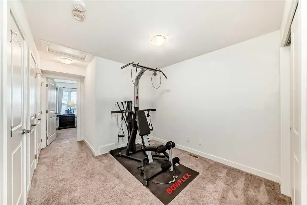 11 Evanscrest Mews NW, #306