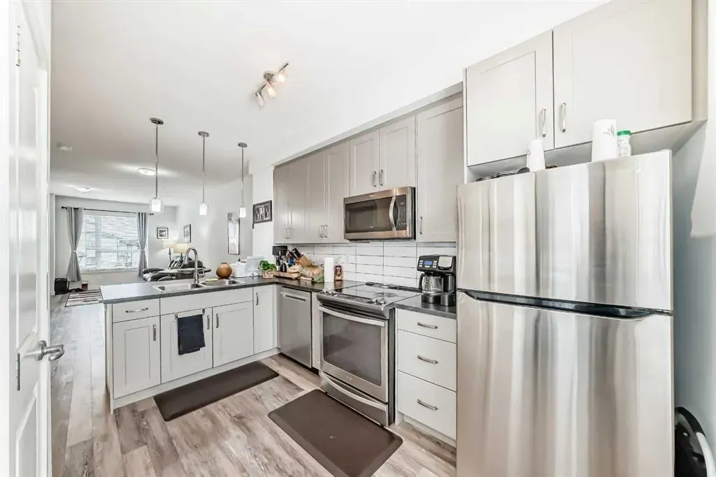 11 Evanscrest Mews NW, #306
