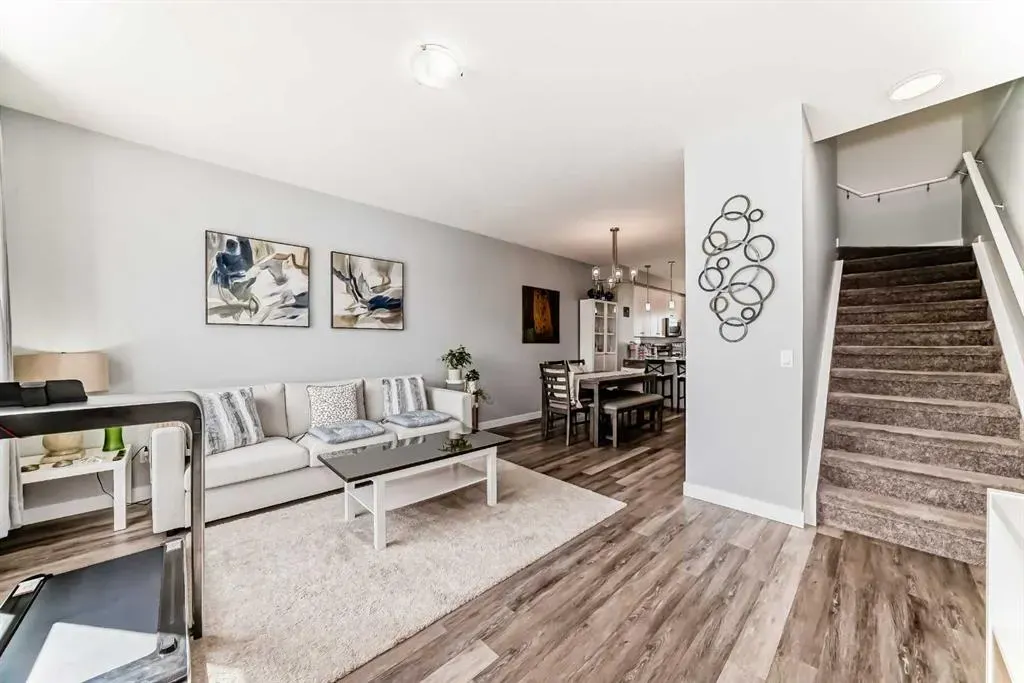 11 Evanscrest Mews NW, #106