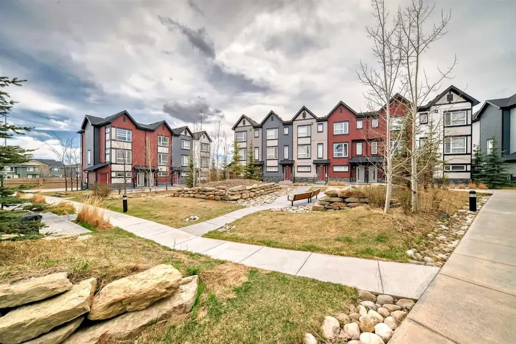 11 Evanscrest Mews NW, #106