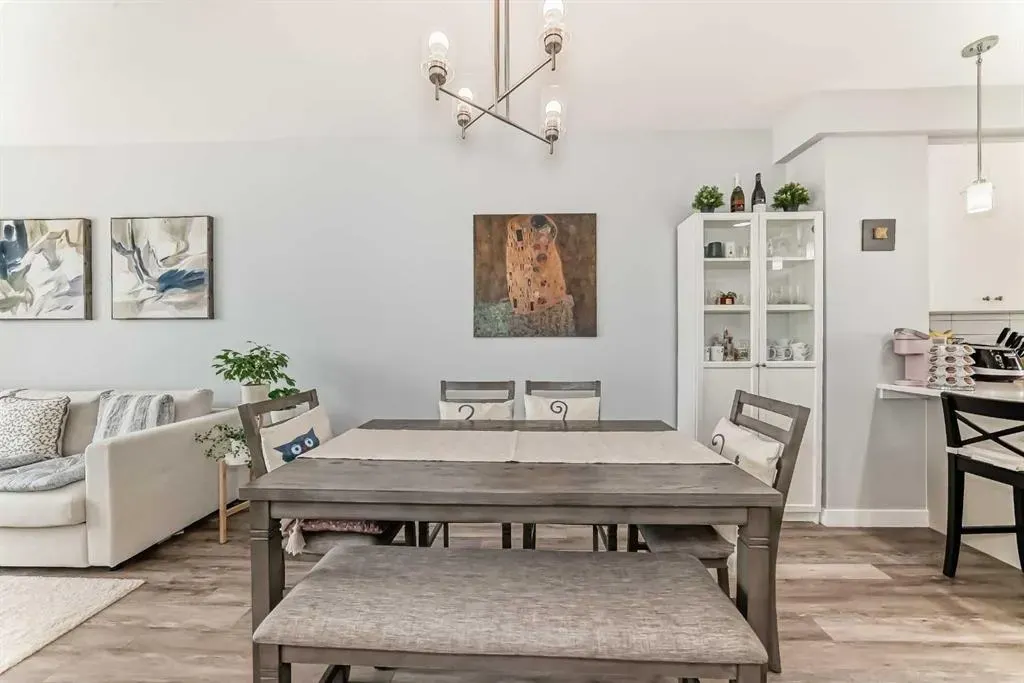11 Evanscrest Mews NW, #106