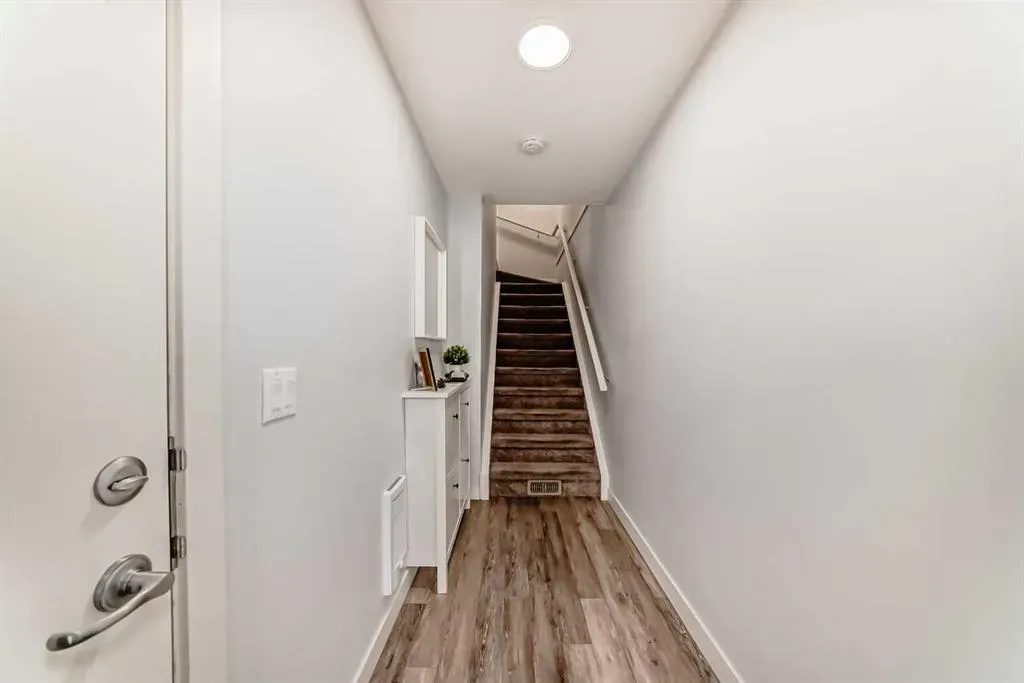 11 Evanscrest Mews NW, #106