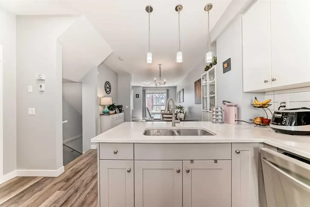 11 Evanscrest Mews NW, #106