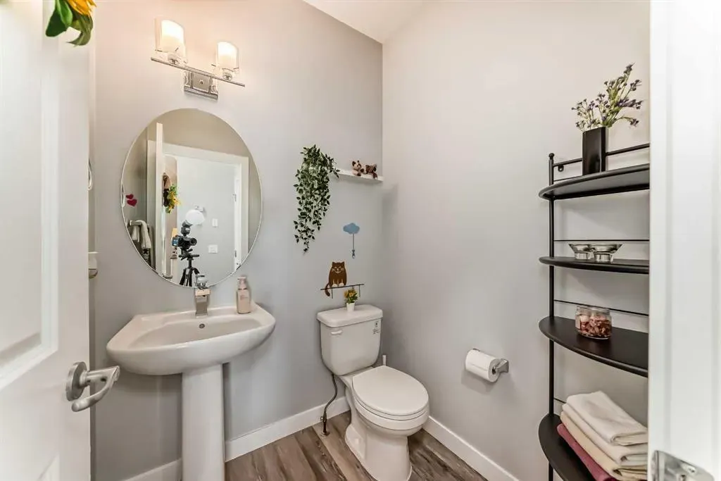 11 Evanscrest Mews NW, #106