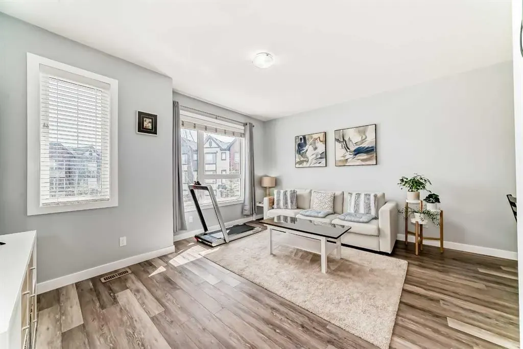 11 Evanscrest Mews NW, #106