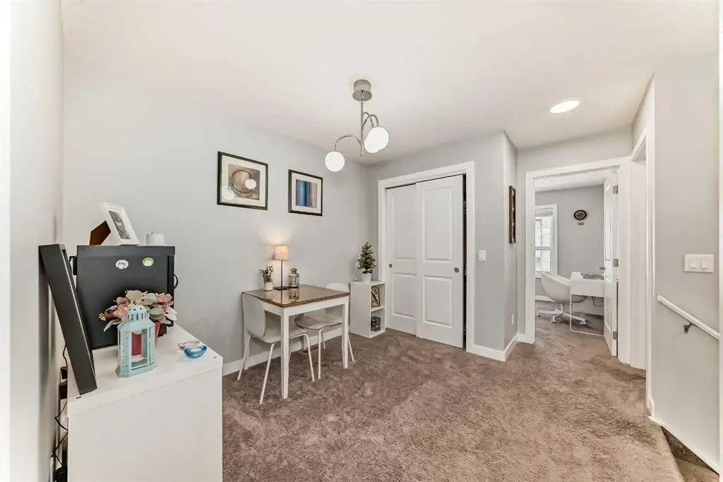 11 Evanscrest Mews NW, #106