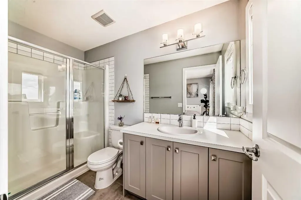 11 Evanscrest Mews NW, #106