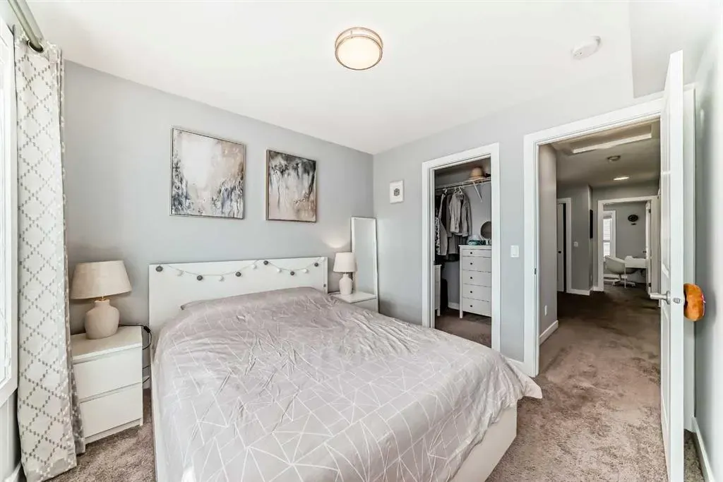 11 Evanscrest Mews NW, #106