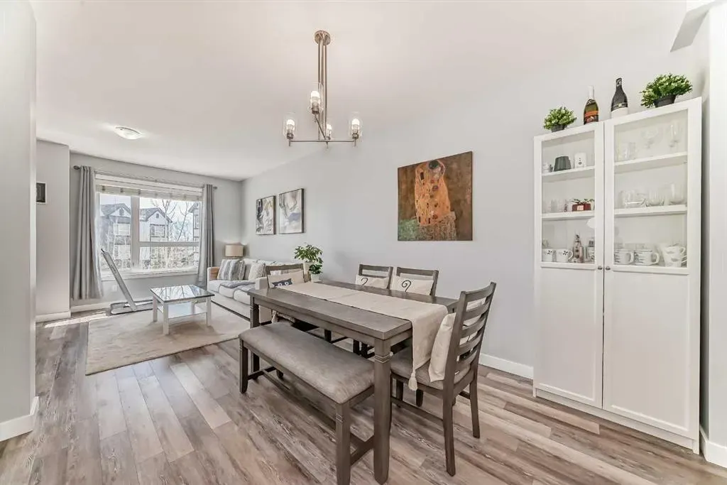 11 Evanscrest Mews NW, #106