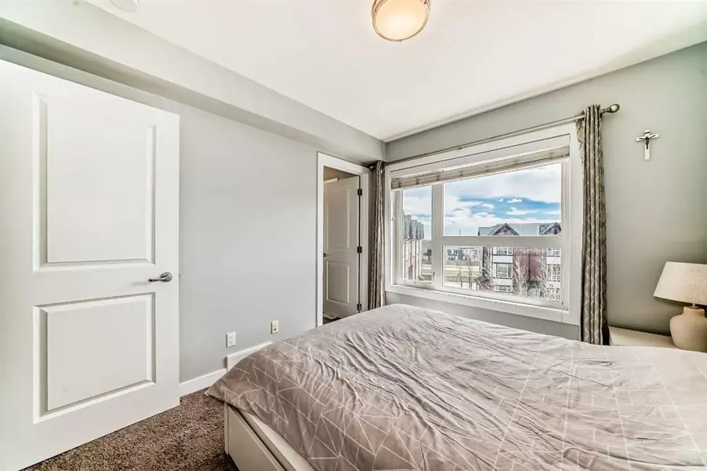 11 Evanscrest Mews NW, #106