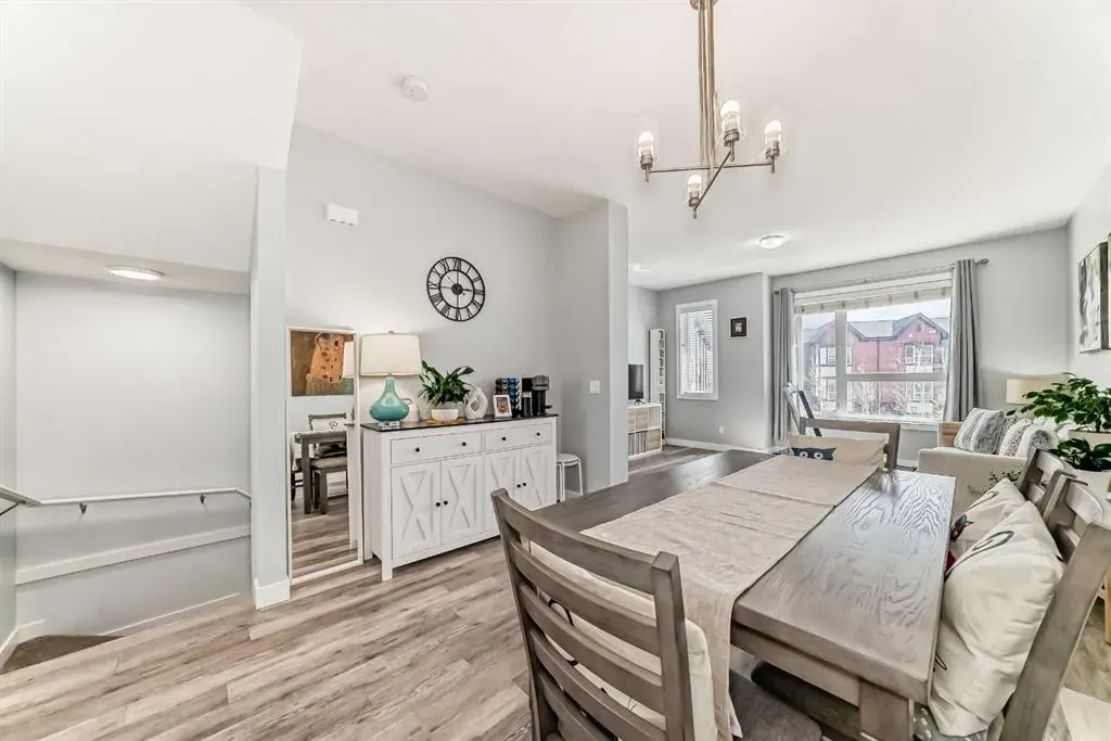 11 Evanscrest Mews NW, #106