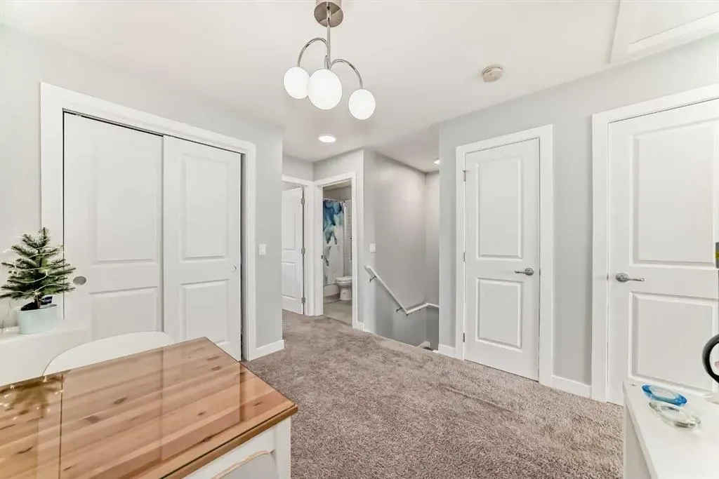 11 Evanscrest Mews NW, #106