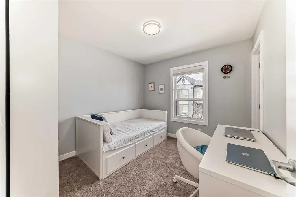 11 Evanscrest Mews NW, #106