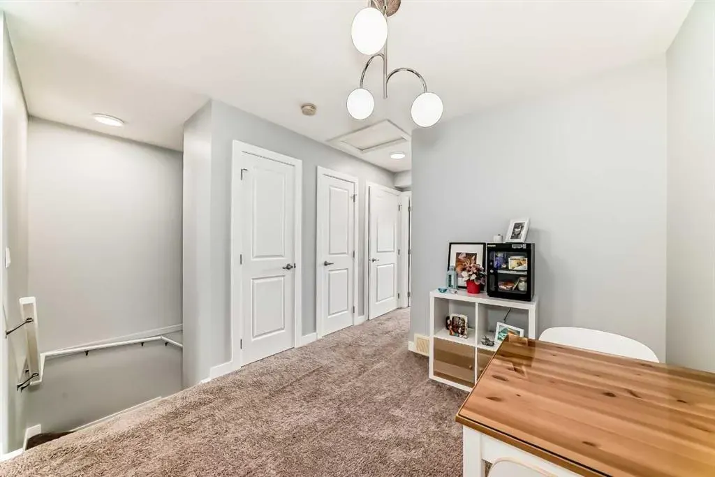 11 Evanscrest Mews NW, #106