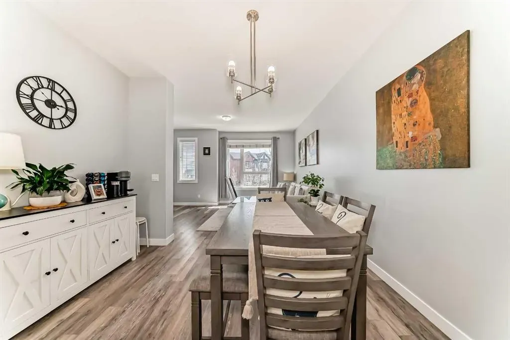 11 Evanscrest Mews NW, #106