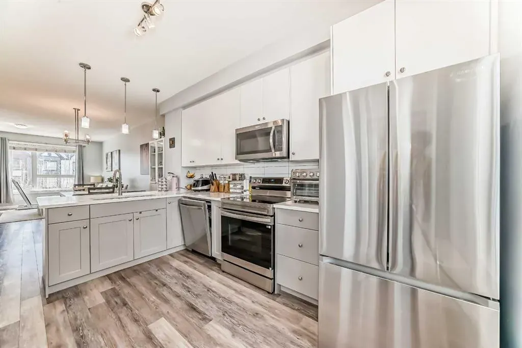 11 Evanscrest Mews NW, #106