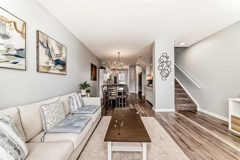11 Evanscrest Mews NW, #106