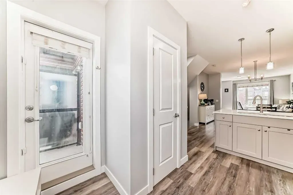 11 Evanscrest Mews NW, #106