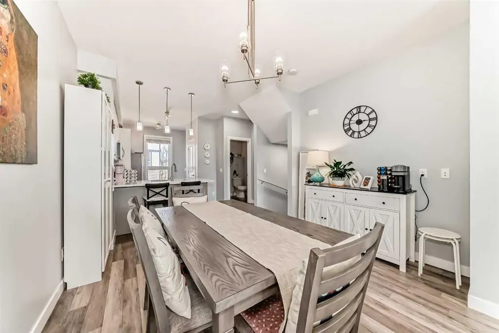 11 Evanscrest Mews NW, #106