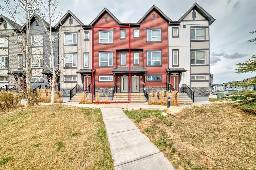 11 Evanscrest Mews NW, #106