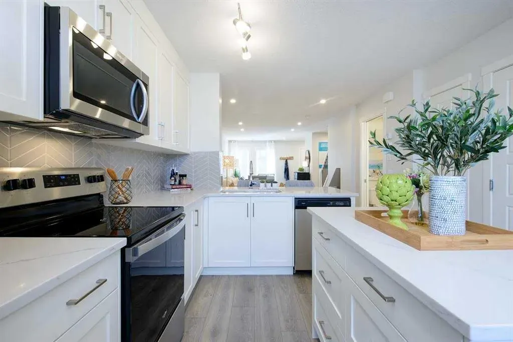 135 Mahogany Parade SE, #706