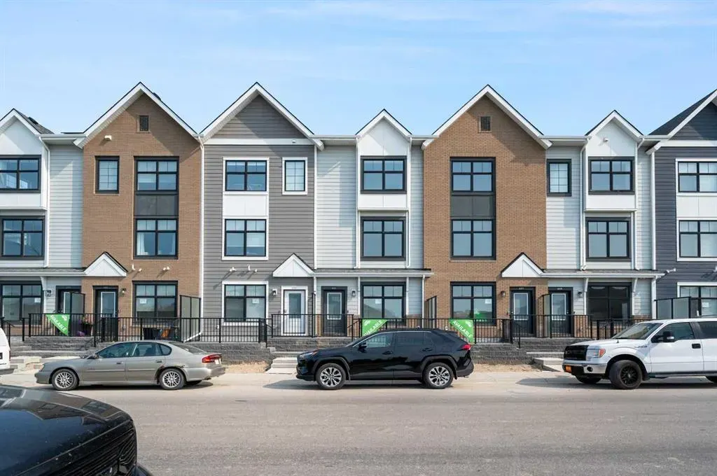 641 Mahogany Road SE