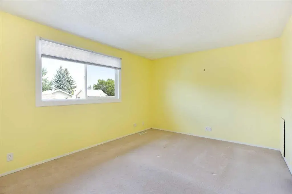 12 Rivervalley Drive SE