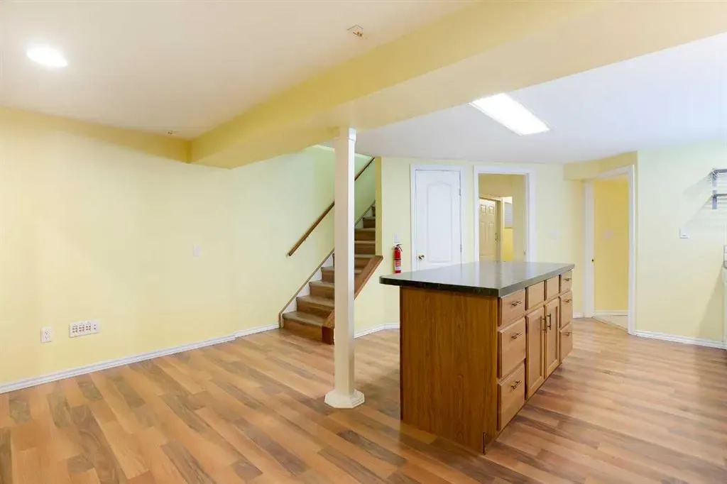 12 Rivervalley Drive SE