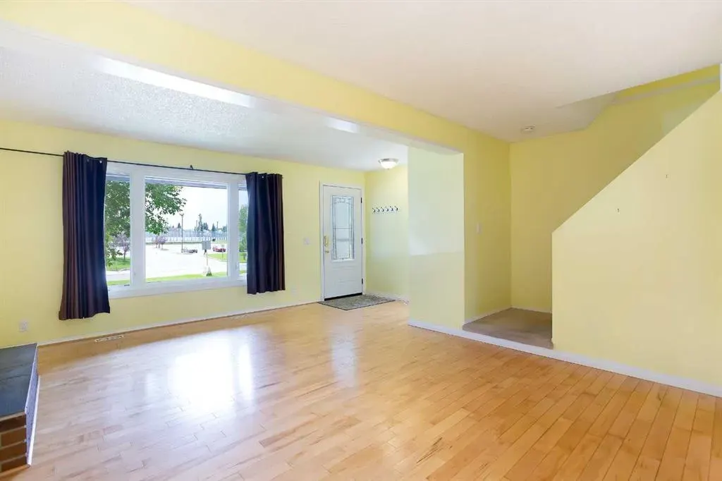 12 Rivervalley Drive SE