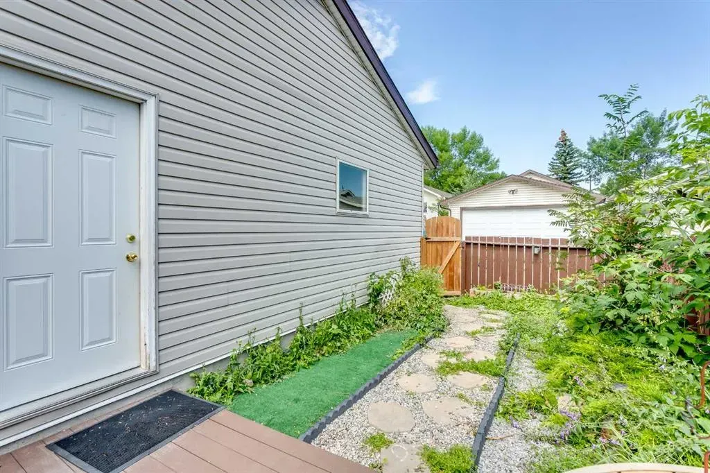 12 Rivervalley Drive SE