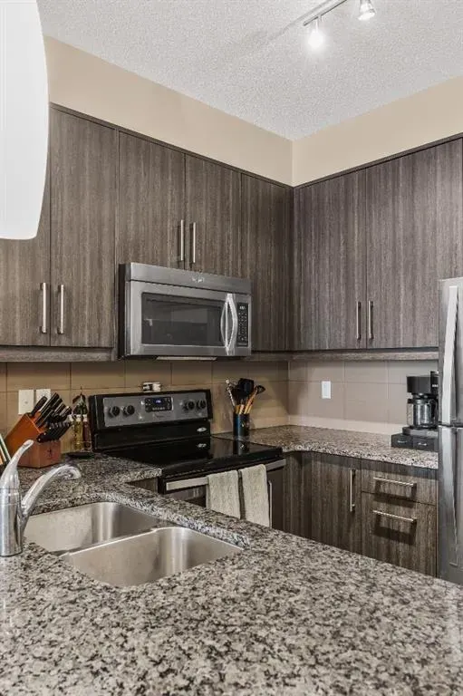 402 Marquis Lane SE, #305
