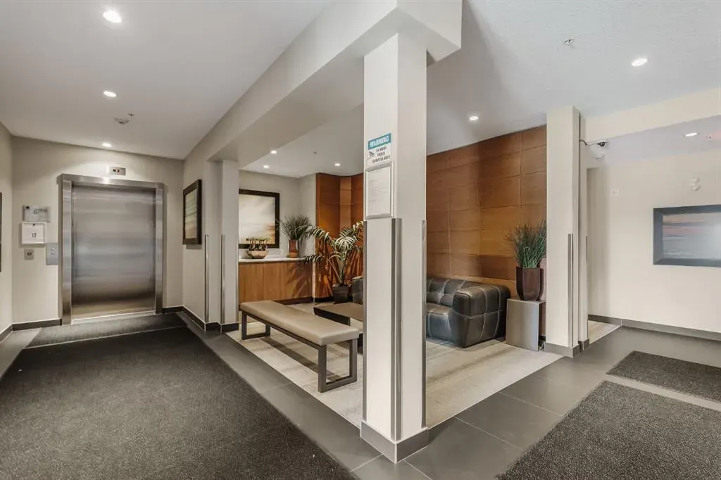 402 Marquis Lane SE, #305