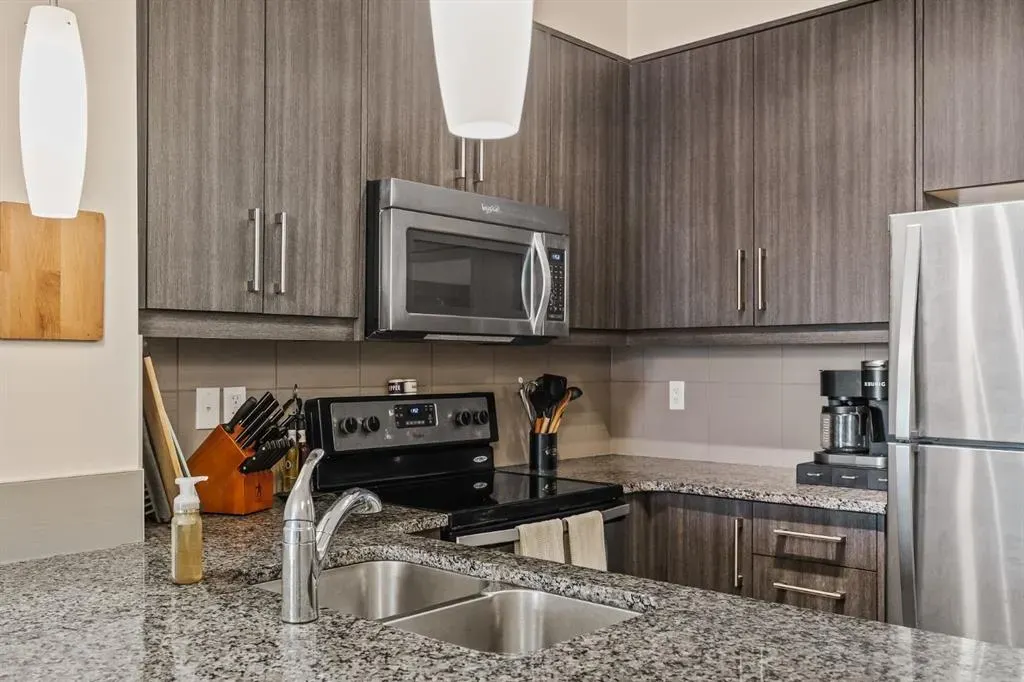 402 Marquis Lane SE, #305