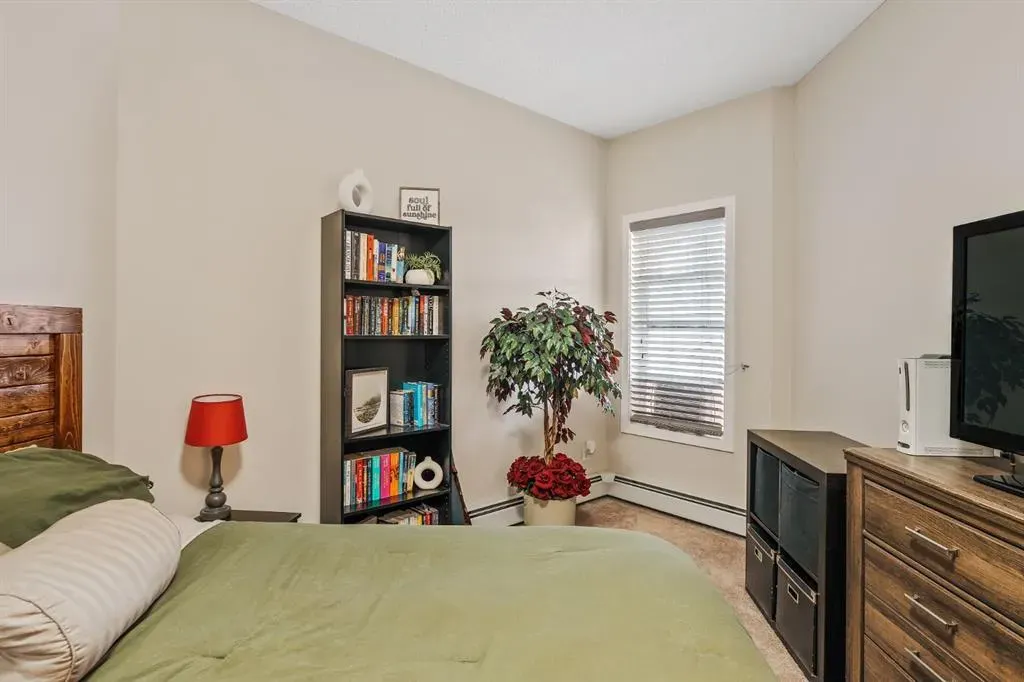402 Marquis Lane SE, #305