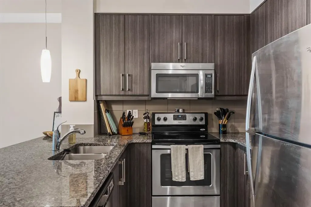 402 Marquis Lane SE, #305