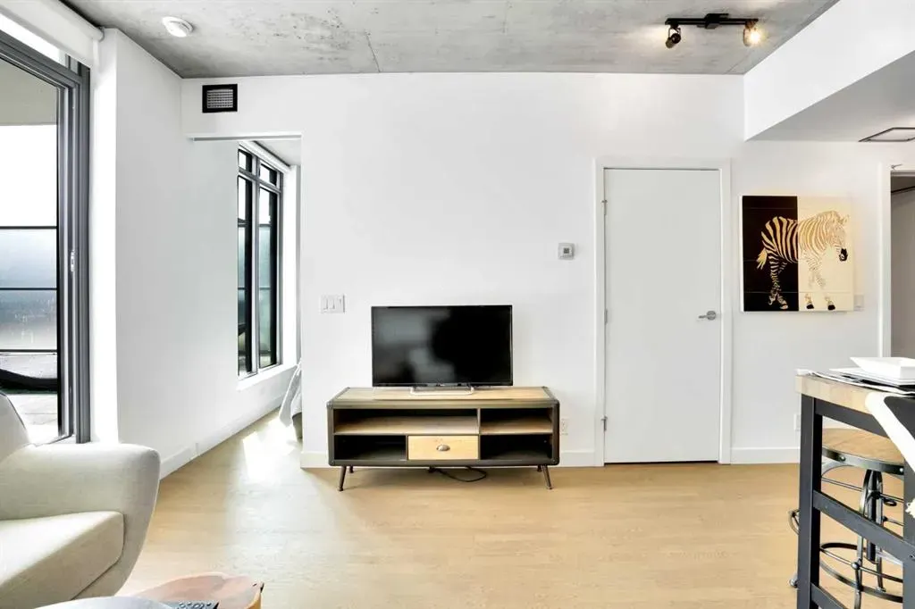 1010 6 Street SW, #206