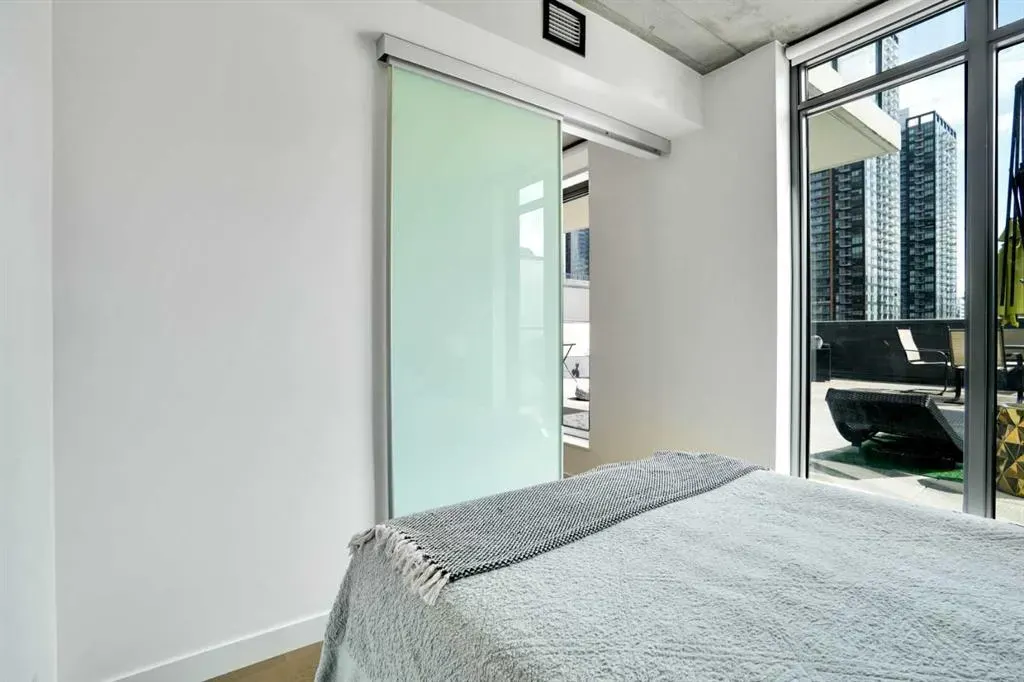 1010 6 Street SW, #206