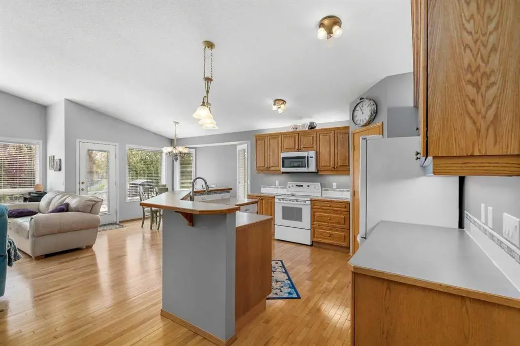 310 Riverside Garden NW