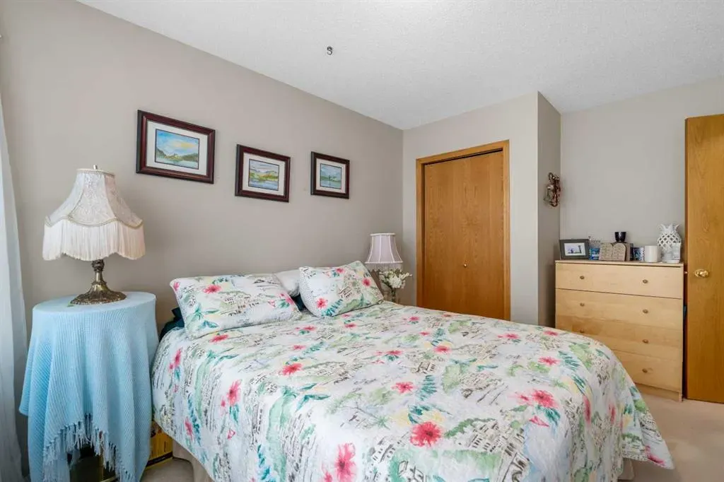 310 Riverside Garden NW