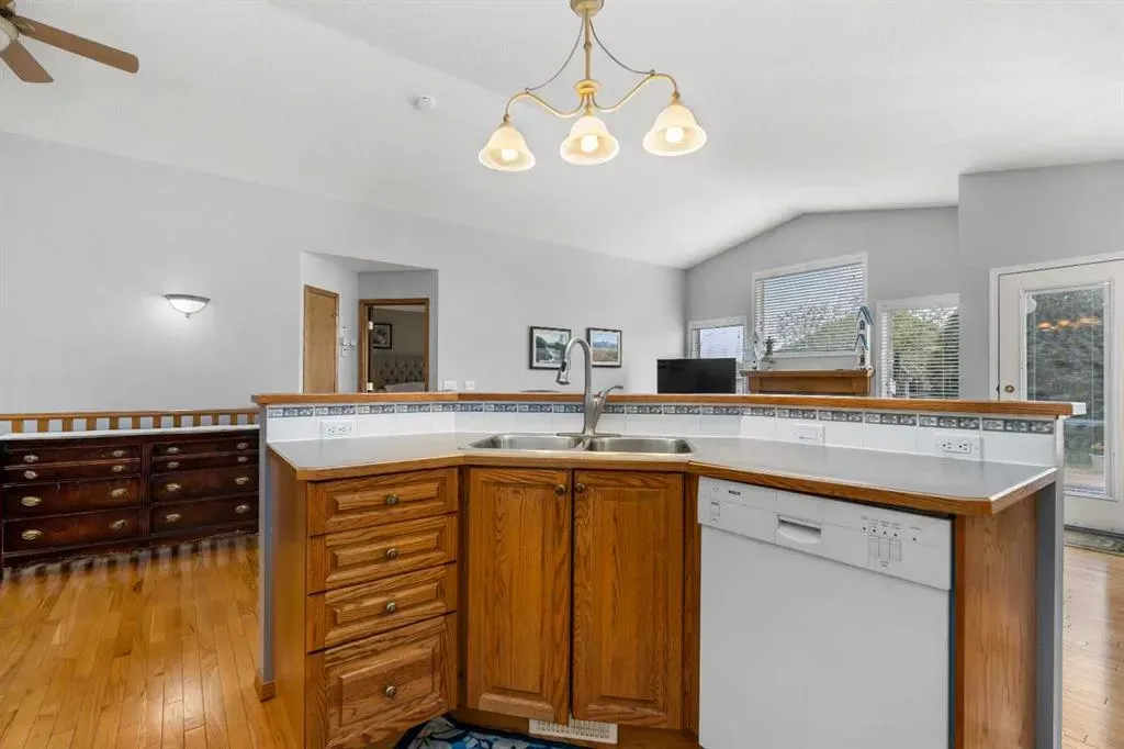 310 Riverside Garden NW