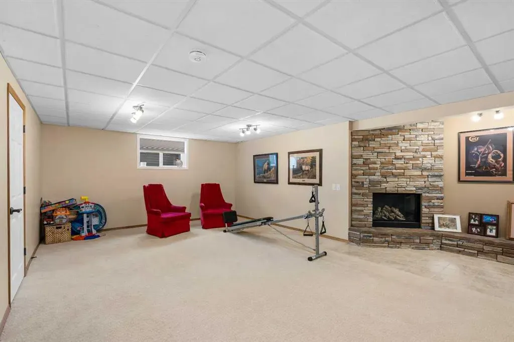 310 Riverside Garden NW