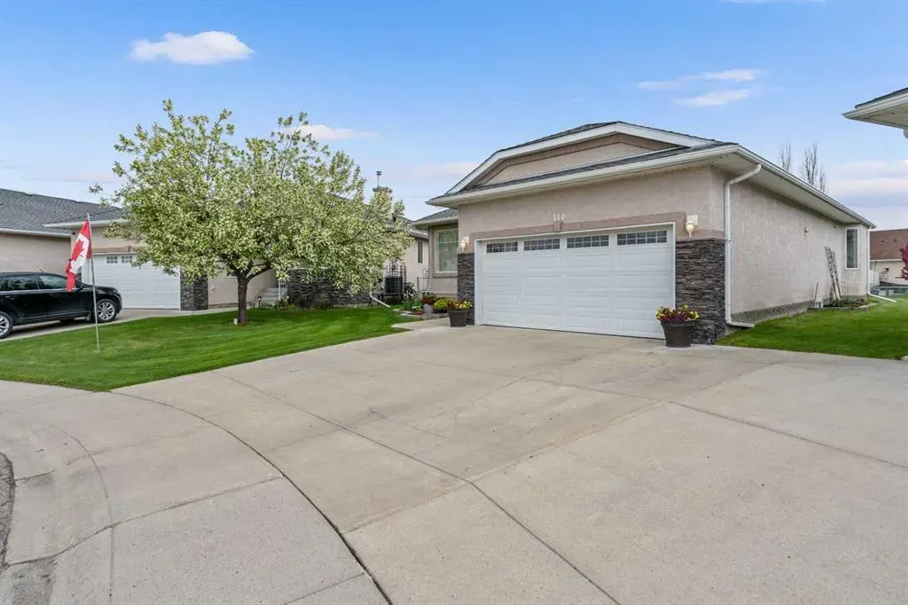 310 Riverside Garden NW