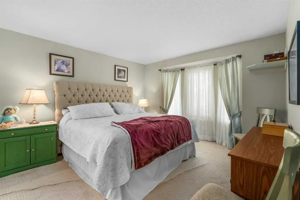 310 Riverside Garden NW