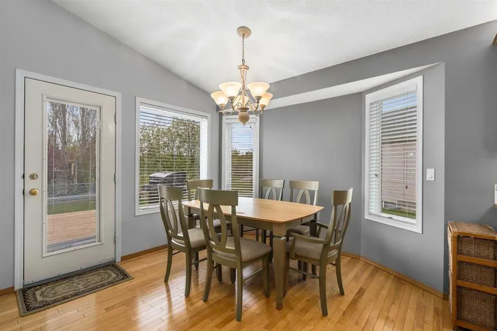 310 Riverside Garden NW