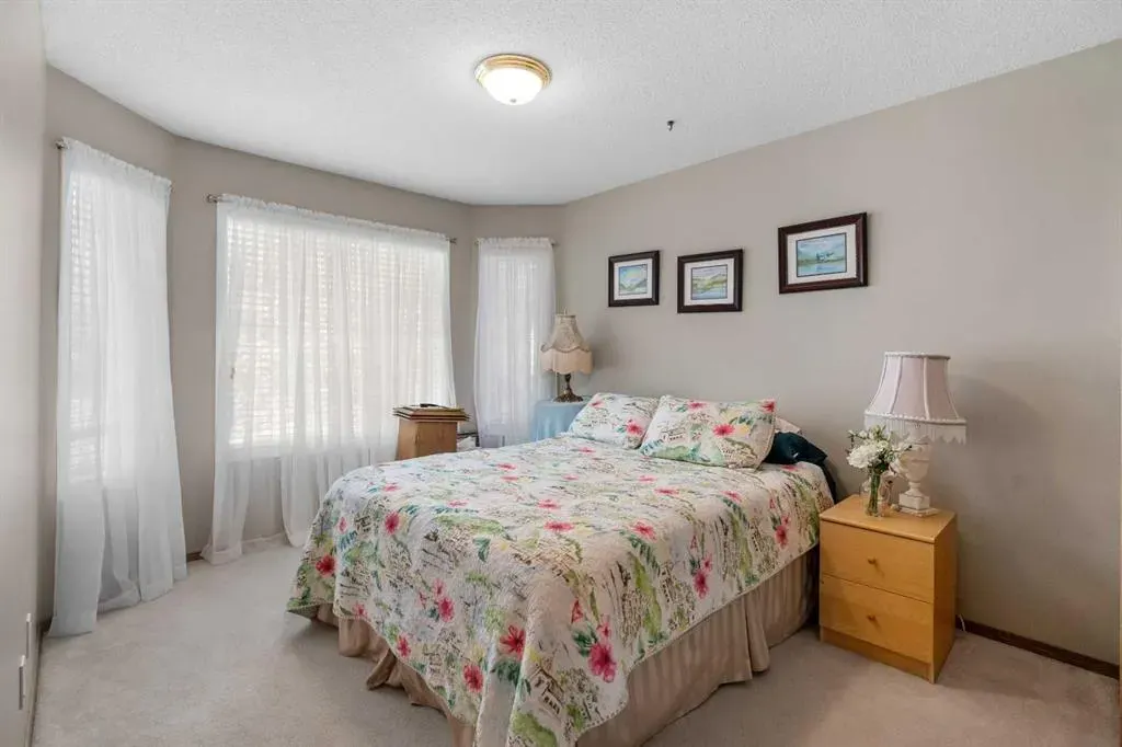 310 Riverside Garden NW
