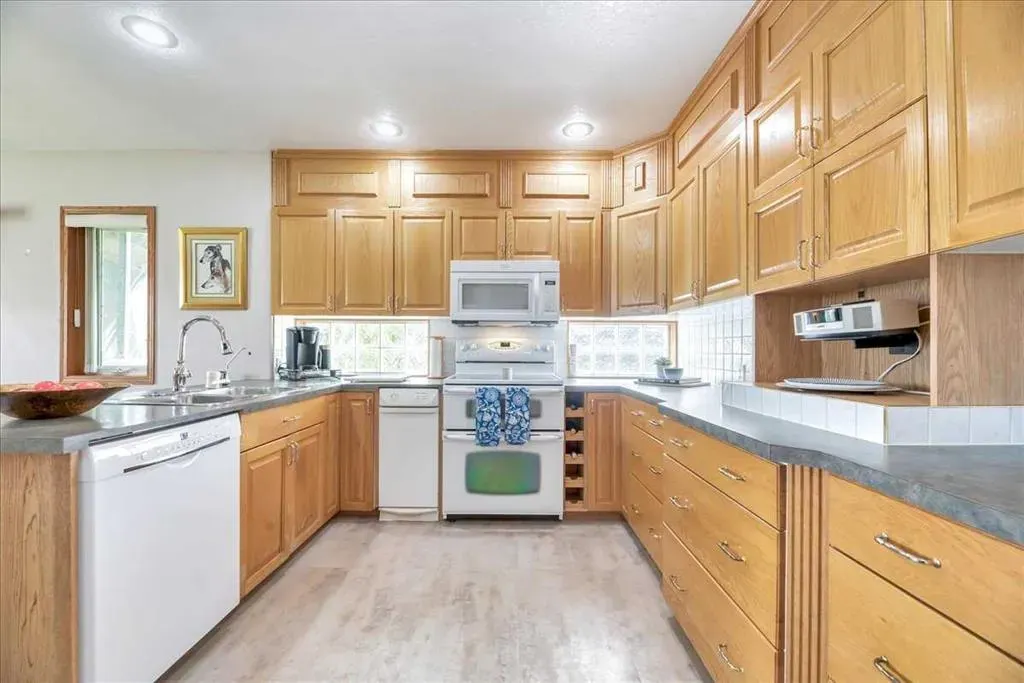 14 Grande Point Estates