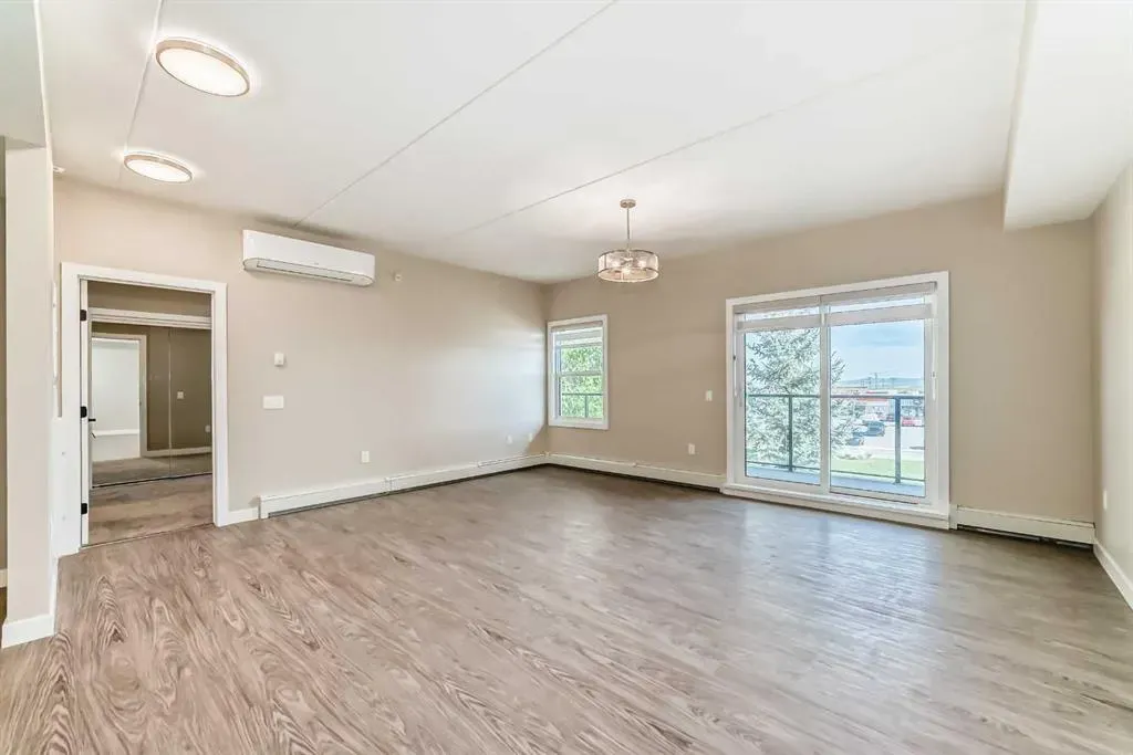 404 1 Avenue SE, #206