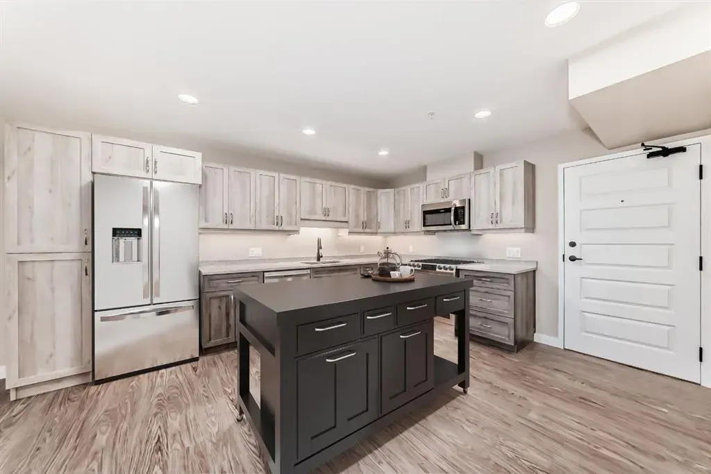 404 1 Avenue SE, #206